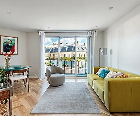 Apartment Champs-elysees With Iconic Eiffel-tower View Paris